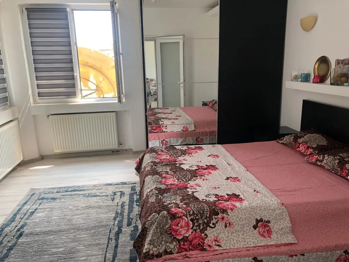 An Apartment In Downtown Bukareszt